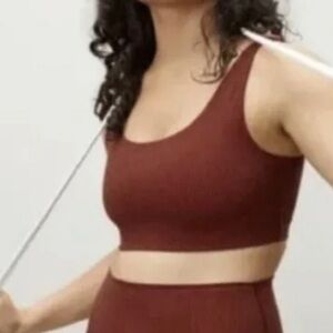🍷 Everlane Perform Bra in a rich dark red tone, new with tags and ready to wear